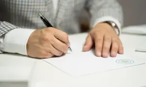 Jak się zwracać do notariusza, aby uniknąć faux pas i zachować szacunek
