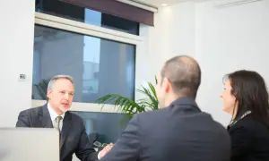 Ile kosztuje upoważnienie notarialne? Sprawdź ukryte opłaty i koszty