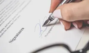 Gdzie notariusz wysyła akt notarialny i co warto wiedzieć o tym procesie