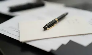 Ile kosztuje przyjazd notariusza do domu? Sprawdź ukryte opłaty!