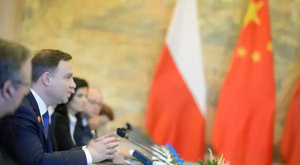 Prezydent Duda podczas spotkania z chińskimi delegatami. Zgoda na rozpowszechnianie wizerunku.