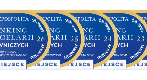 Grafika przedstawia pięć owalnych plakietek z rankingiem kancelarii prawnych, z numerami od 20 do 22.