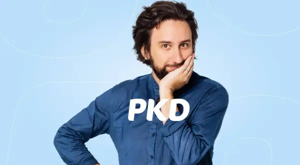 Mężczyzna zamyślony nad tym, jak sprawdzić kody PKD firmy. Napis PKD na jego koszuli.