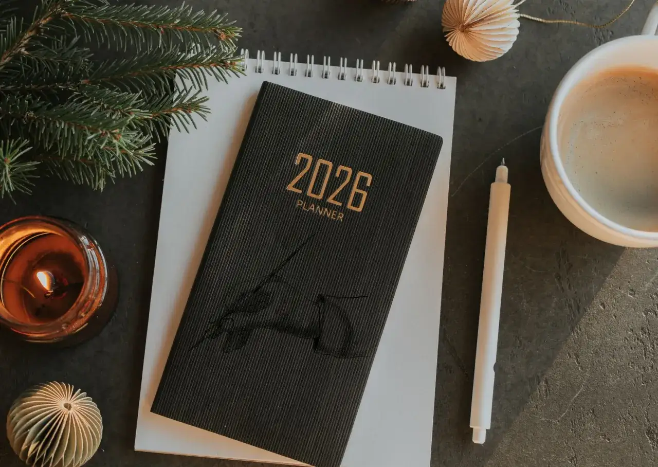 Planer 2026 czeka na zapiski. Zastanawiasz się, czy darowizna jest opodatkowana? Przy kawie i świecy znajdziesz odpowiedź.