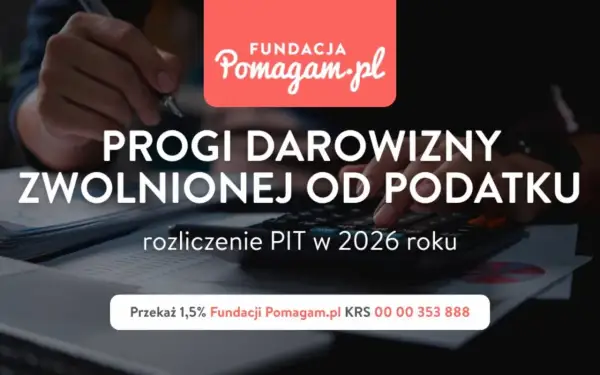 Ręce nad kalkulatorem i dokumentami. Tytuł: "Progi darowizny zwolnionej od podatku". Informacja o rozliczeniu PIT w 2026 roku. Po jakim czasie można sprzedać darowiznę?